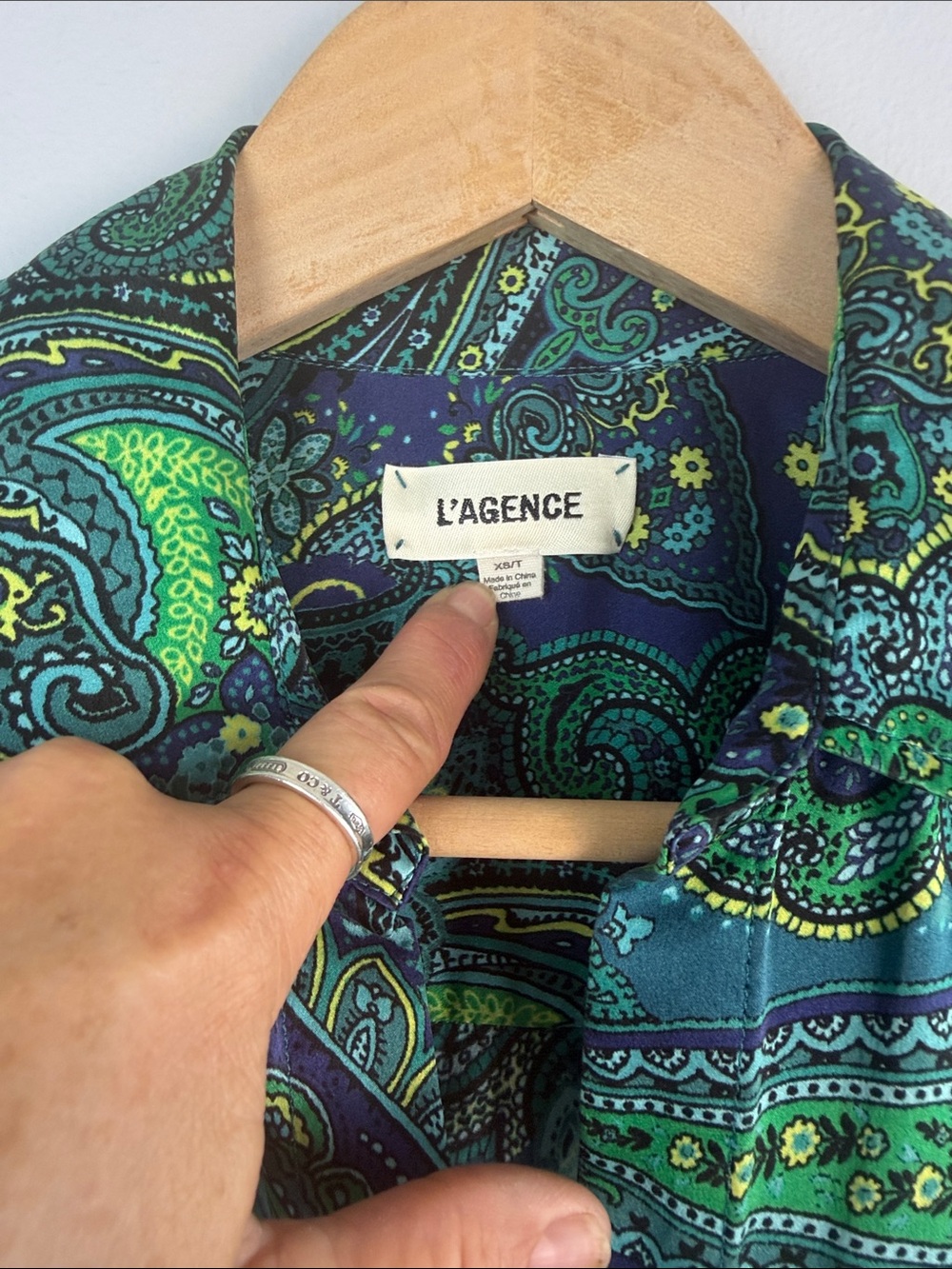 L’Agence Tyler Silk Blouse Deep Lagoon Paisley Bandana Button Up Long Sleeve XST - Picture 15 of 16